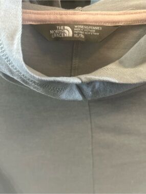 The North Face Women's Light Gray Pullover Hooded tunic
